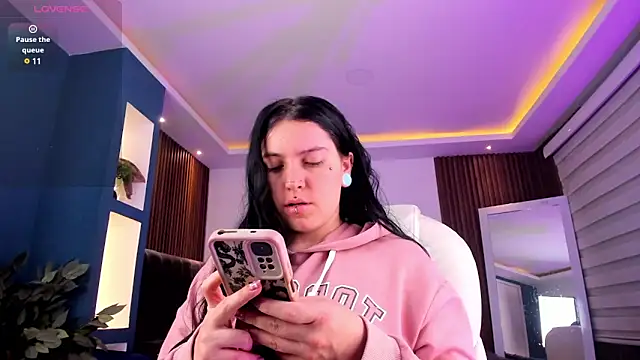 Lucy Smith2 online show from 02.26.25