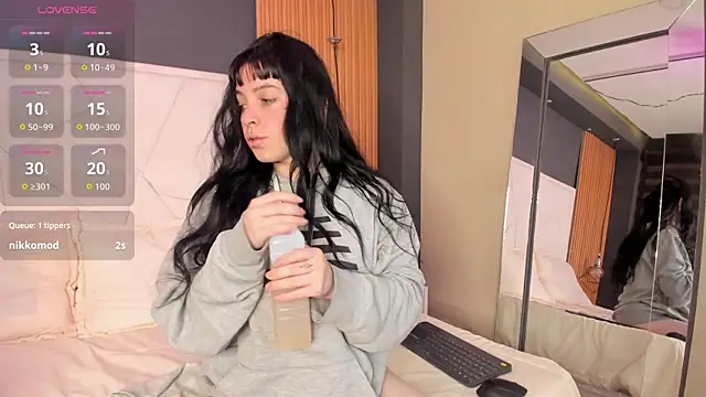 Lucy Smith2 online show from 09.23.25