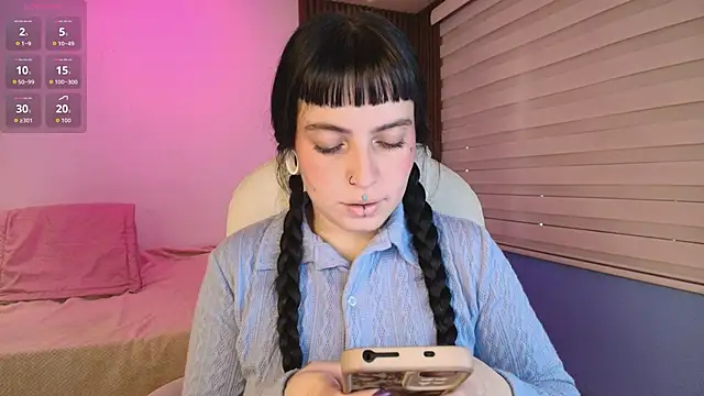 Lucy Smith2 online show from 09.29.25