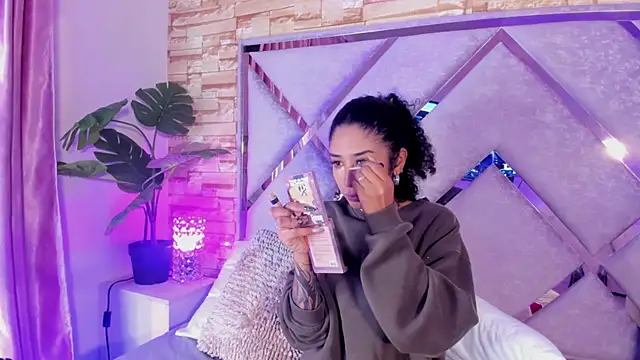  lanna jhonson  online show from 09.29.25