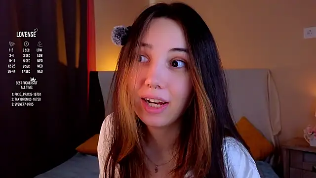 Snapshot of GillianDowdey chatting on 09.18.25 GillianDowdey online show from 09.18.25