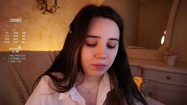 Snapshot of GillianDowdey chatting on 10.24.25 GillianDowdey online show from 10.24.25