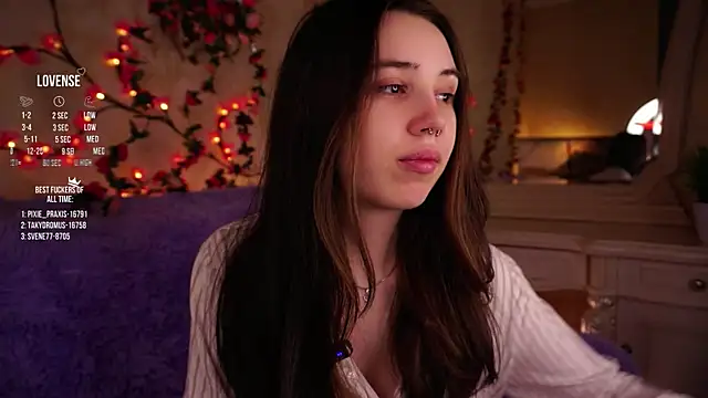 Snapshot of GillianDowdey chatting on 10.30.25 GillianDowdey online show from 10.30.25