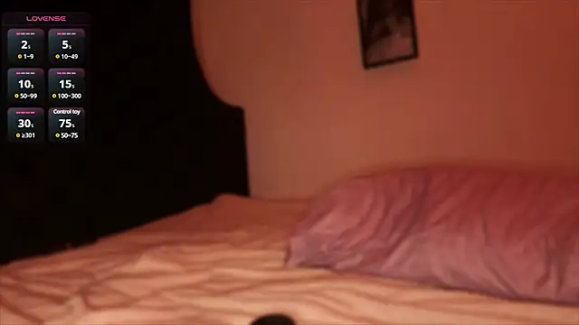 Snapshot of julya_flowerss chatting on 02.10.25 julya flowerss online show from 02.10.25