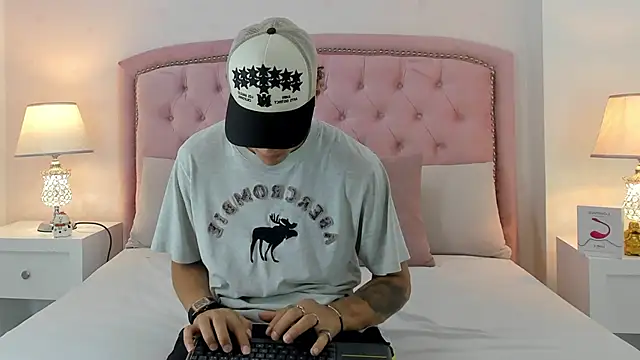 Snapshot of Buda_and_Cataleya_ chatting on 01.24.25 Buda and Cataleya  online show from 01.24.25