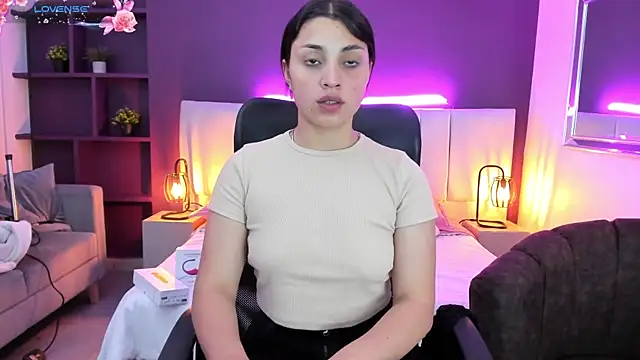 Snapshot of VickyBuunny chatting on 12.20.24 VickyBuunny online show from 12.20.24