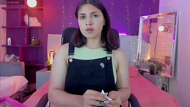 Snapshot of VickyBuunny chatting on 03.17.25 VickyBuunny online show from 03.17.25