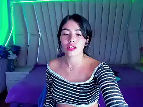 Mia Charlothe online show from 12.13.24