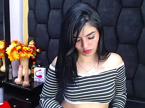 Mia Charlothe online show from 02.13.25