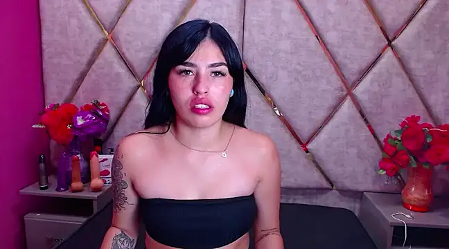 Mia Charlothe online show from 03.04.25