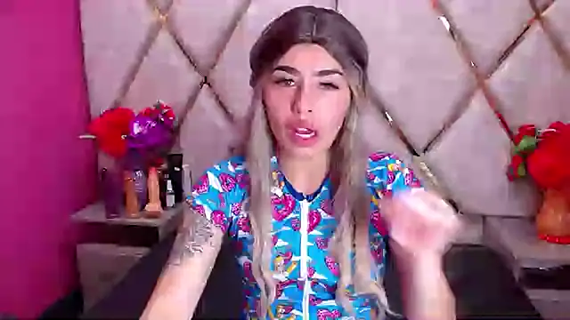 Mia Charlothe online show from 03.07.25