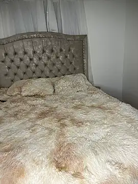 Snapshot of MollySanders___ chatting on 12.20.24 MollySanders    online show from 12.20.24