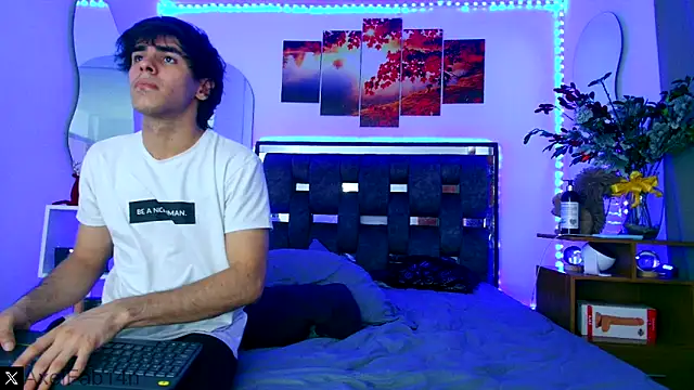 Snapshot of Alex_and_Fabian chatting on 12.20.24 Alex and Fabian online show from 12.20.24