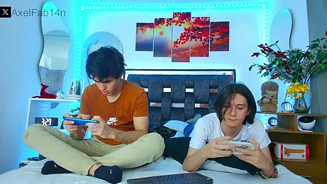 Snapshot of Alex_and_Fabian chatting on 01.14.25 Alex and Fabian online show from 01.14.25