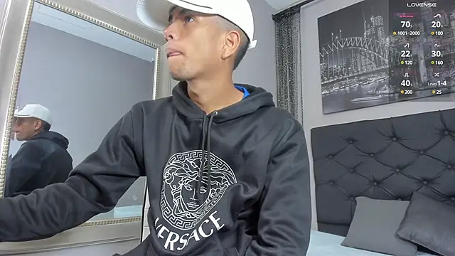 Snapshot of Hotkoljeixxx chatting on 12.20.24 Hotkoljeixxx online show from 12.20.24