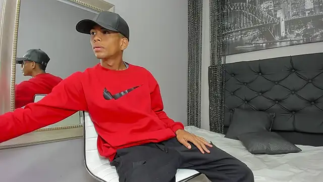 Snapshot of Hotkoljeixxx chatting on 01.08.25 Hotkoljeixxx online show from 01.08.25