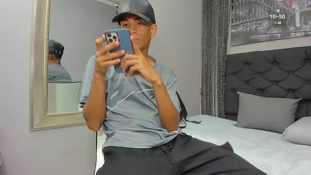 Snapshot of Hotkoljeixxx chatting on 01.29.25 Hotkoljeixxx online show from 01.29.25