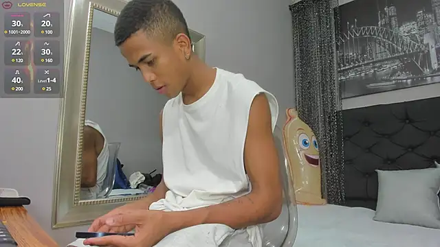 Snapshot of Hotkoljeixxx chatting on 03.12.25 Hotkoljeixxx online show from 03.12.25