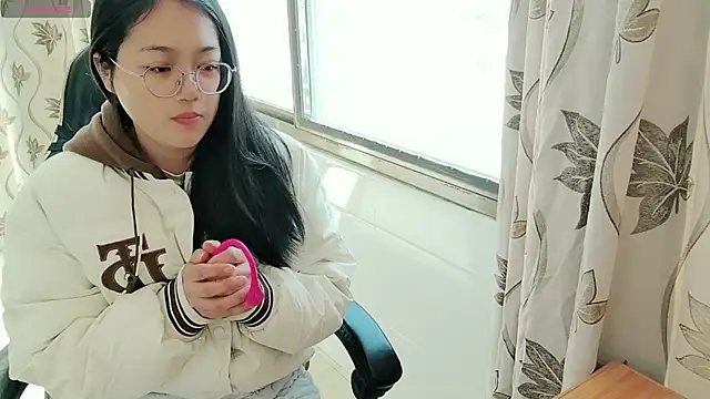 luoxuwen online show from 12.28.24