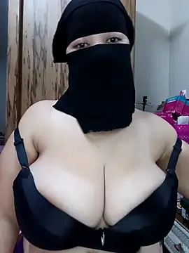 Snapshot of arabian_sara chatting on 10.12.25 arabian sara online show from 10.12.25