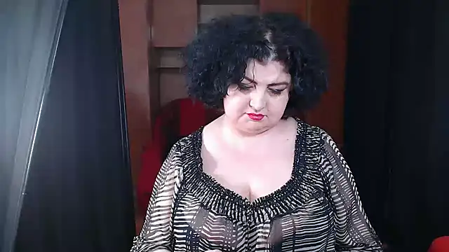 Snapshot of _MissJ_ chatting on 02.07.25 MissJ online show from 02.07.25