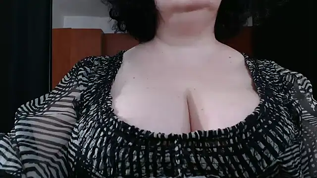 Snapshot of _MissJ_ chatting on 03.02.25 MissJ online show from 03.02.25