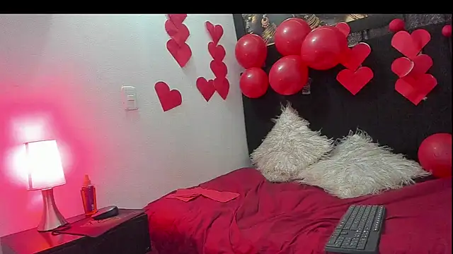 Snapshot of Evaaross_2345 chatting on 02.14.25 Evaaross 2345 online show from 02.14.25