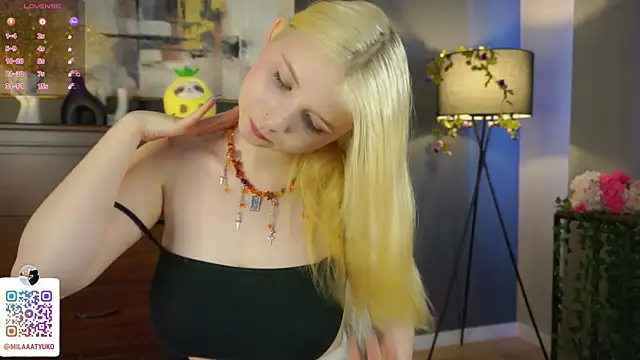 DaisyElmers online show from 03.04.25