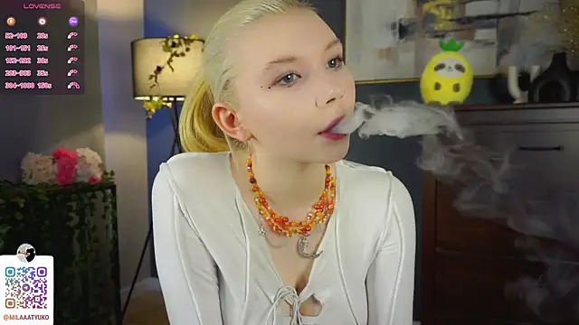DaisyElmers online show from 03.08.25