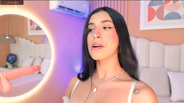 Snapshot of zia_cooper chatting on 10.03.25 zia cooper online show from 10.03.25