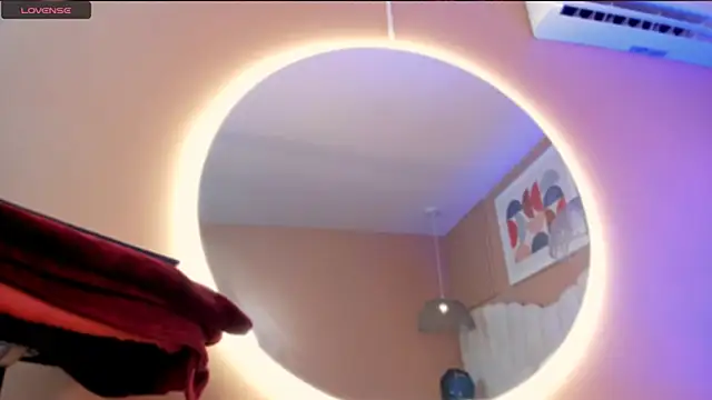 Snapshot of zia_cooper chatting on 10.08.25 zia cooper online show from 10.08.25