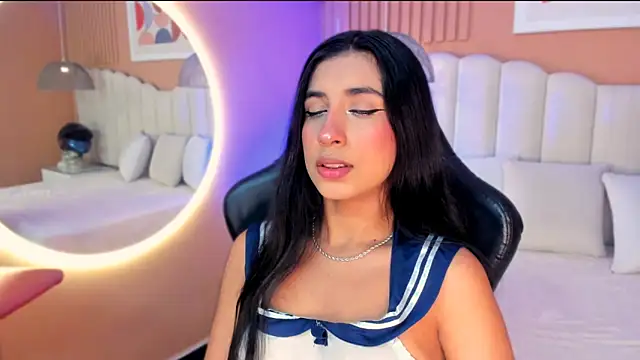 Snapshot of zia_cooper chatting on 10.10.25 zia cooper online show from 10.10.25