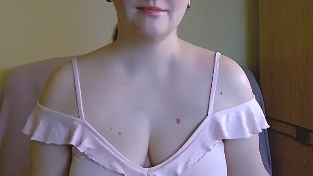 Snapshot of ChubbyMaia chatting on 02.26.25 ChubbyMaia online show from 02.26.25