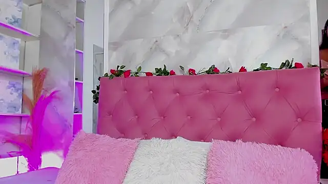 AnnaQueen  online show from 10.21.25