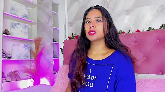 AnnaQueen  online show from 10.24.25