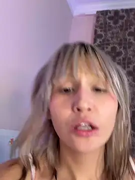 Snapshot of bigbabykiki chatting on 10.30.25 bigbabykiki online show from 10.30.25