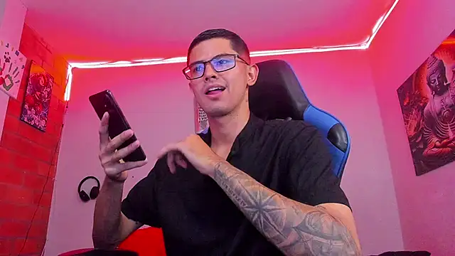 Snapshot of Ethan_Sai___ chatting on 10.16.25 Ethan Sai online show from 10.16.25