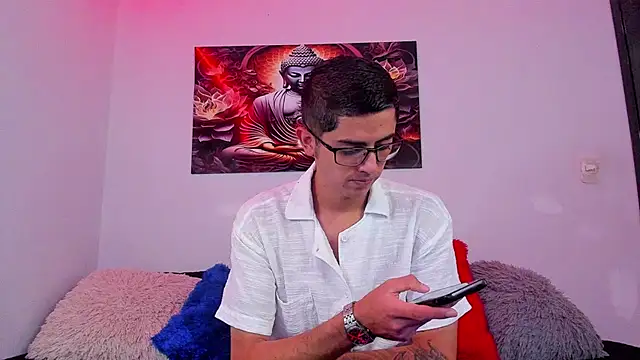 Snapshot of Ethan_Sai___ chatting on 10.28.25 Ethan Sai online show from 10.28.25