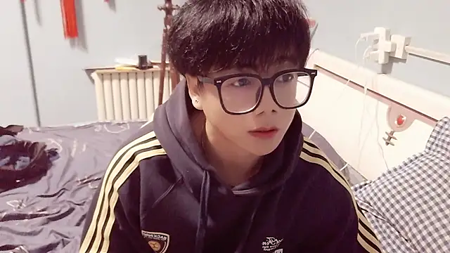 Snapshot of handsome1069 chatting on 10.22.25 handsome1069 online show from 10.22.25