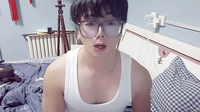 Snapshot of handsome1069 chatting on 10.24.25 handsome1069 online show from 10.24.25