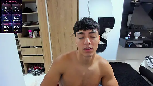 Snapshot of Cristhian_Evans chatting on 09.29.25 Cristhian Evans online show from 09.29.25