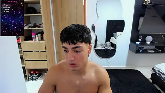 Snapshot of Cristhian_Evans chatting on 09.30.25 Cristhian Evans online show from 09.30.25