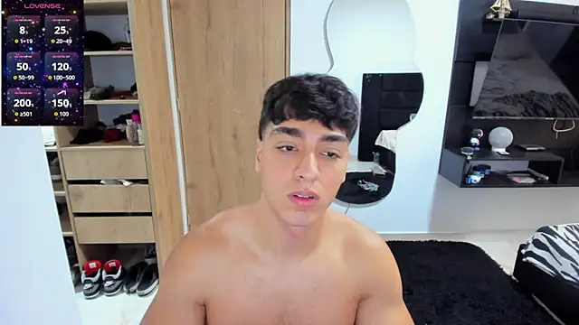 Snapshot of Cristhian_Evans chatting on 10.02.25 Cristhian Evans online show from 10.02.25