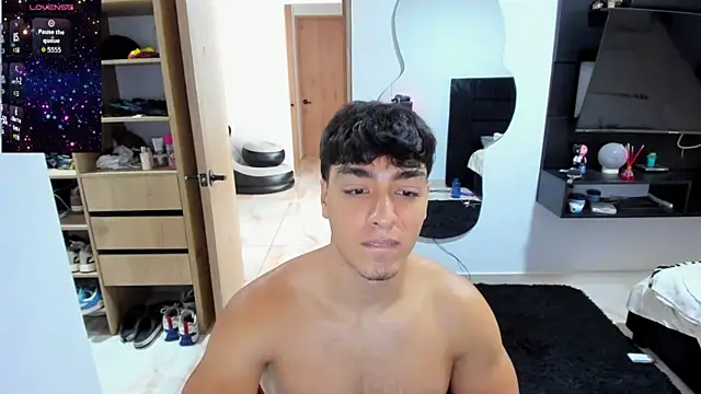 Snapshot of Cristhian_Evans chatting on 10.17.25 Cristhian Evans online show from 10.17.25