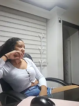 cute mia23 online show from 01.28.25