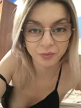 Butterfly Lily online show from 01.03.25