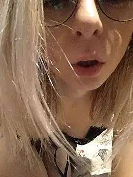 Butterfly Lily online show from 01.05.25