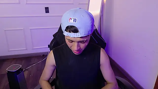 Snapshot of Justyn_Ross chatting on 10.06.25 Justyn Ross online show from 10.06.25