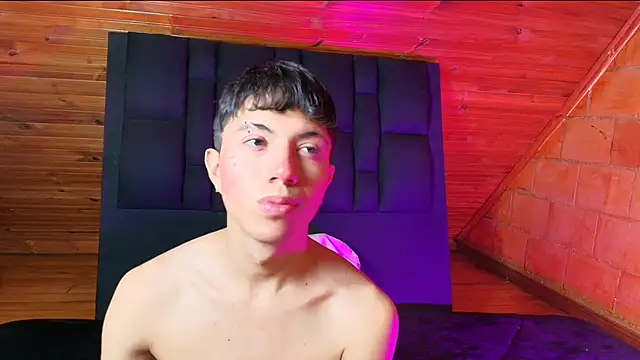 Snapshot of Justyn_Ross chatting on 10.13.25 Justyn Ross online show from 10.13.25