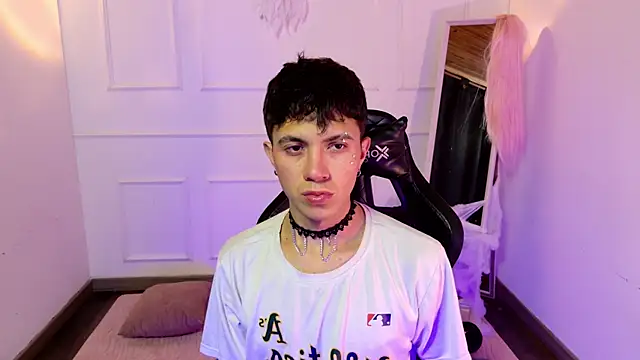 Snapshot of Justyn_Ross chatting on 10.19.25 Justyn Ross online show from 10.19.25